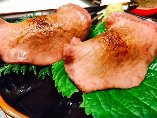 梅田明月館炙り牛トロ握り