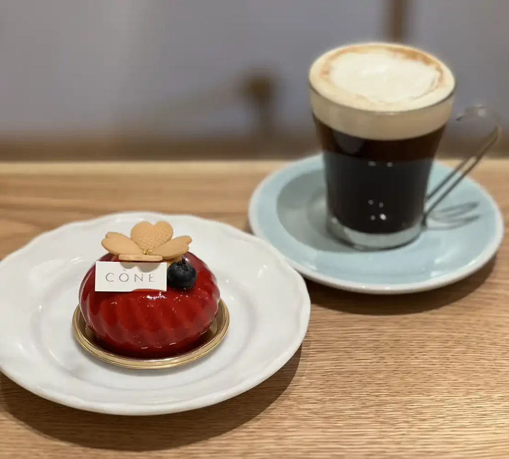 coneのスイーツとコーヒー