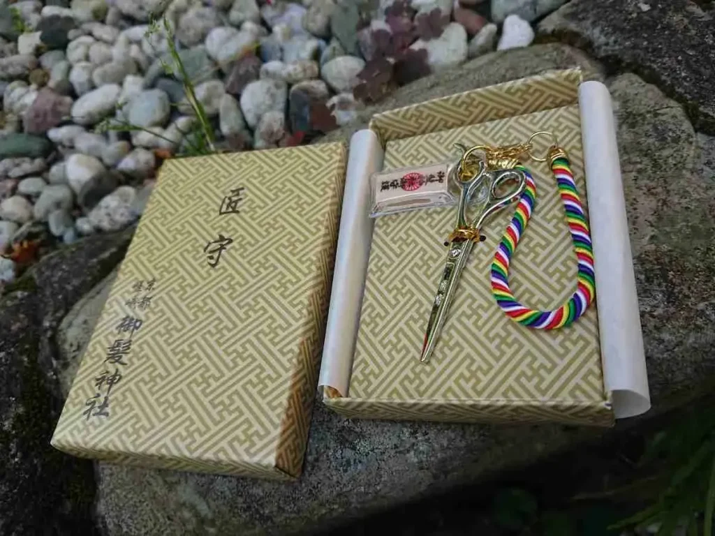 嵐山の御髪神社のハサミ型のお守り