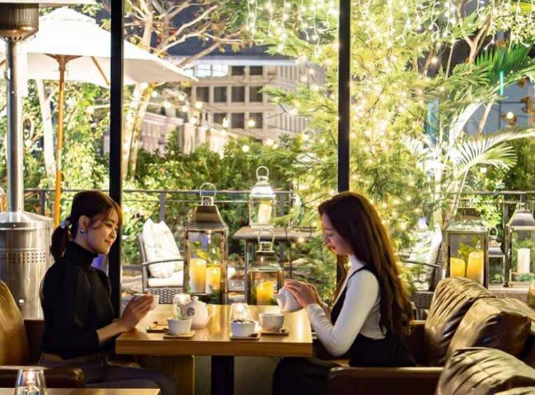 ルーフトップカフェの店内