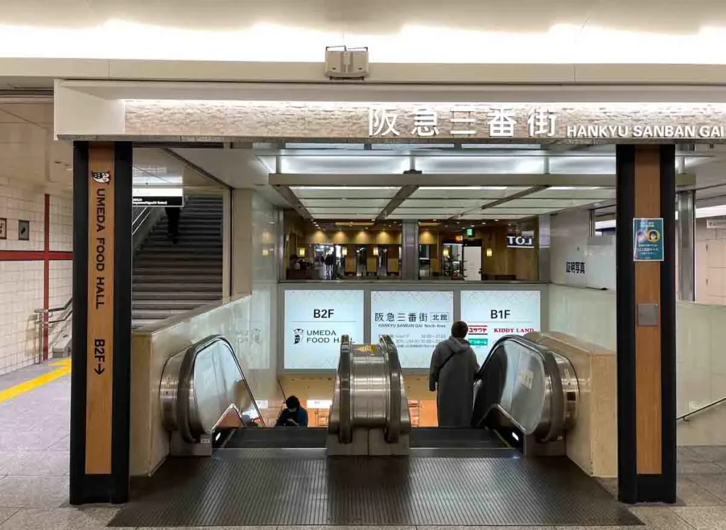 茶屋町口から阪急三番街の地下へ降りる