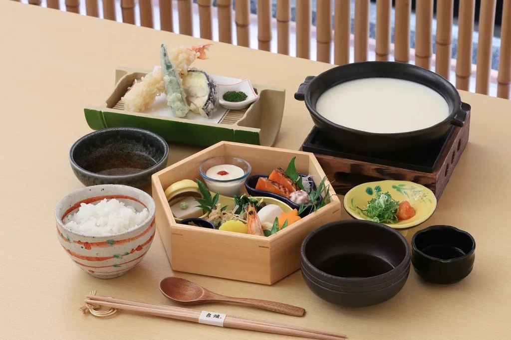 良彌奥の庭「自分で作る湯葉しゃぶ豆腐鍋」