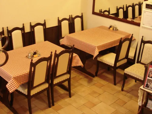 グリル十字屋店内