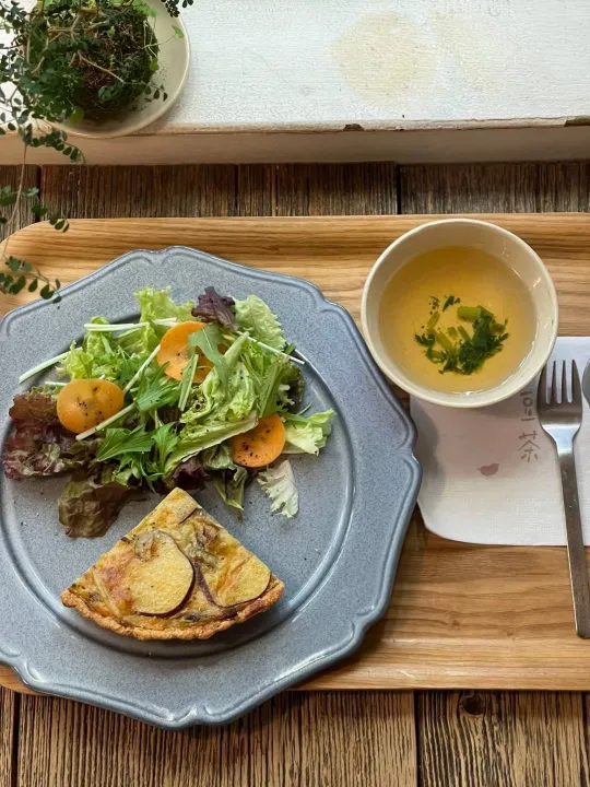 カフェ豆茶のキッシュ