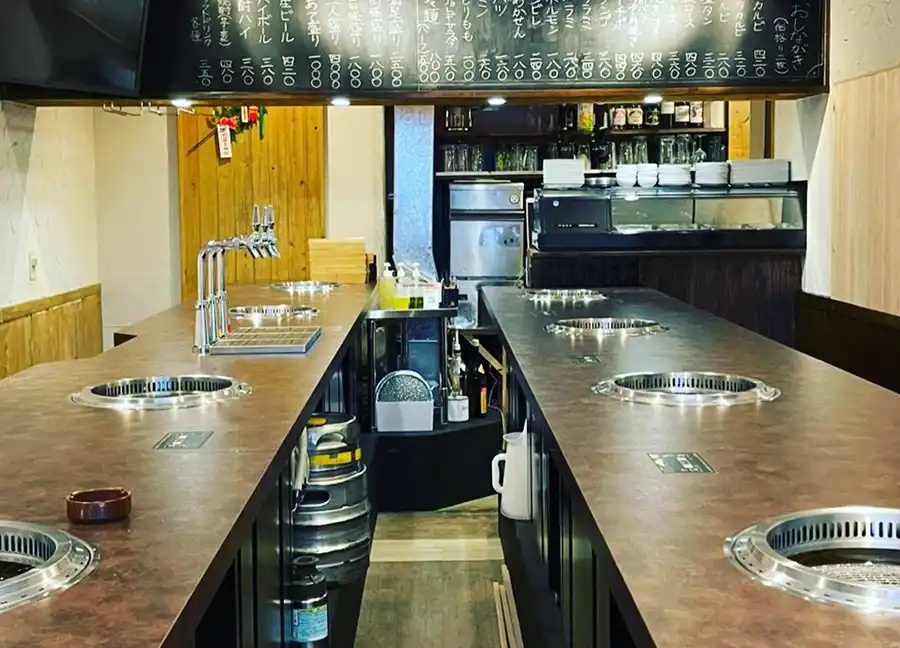 焼き肉ヤミーの店内