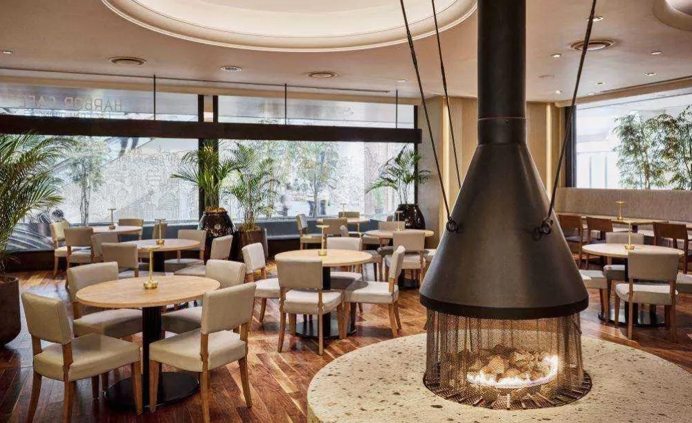 ハーバーカフェの内観