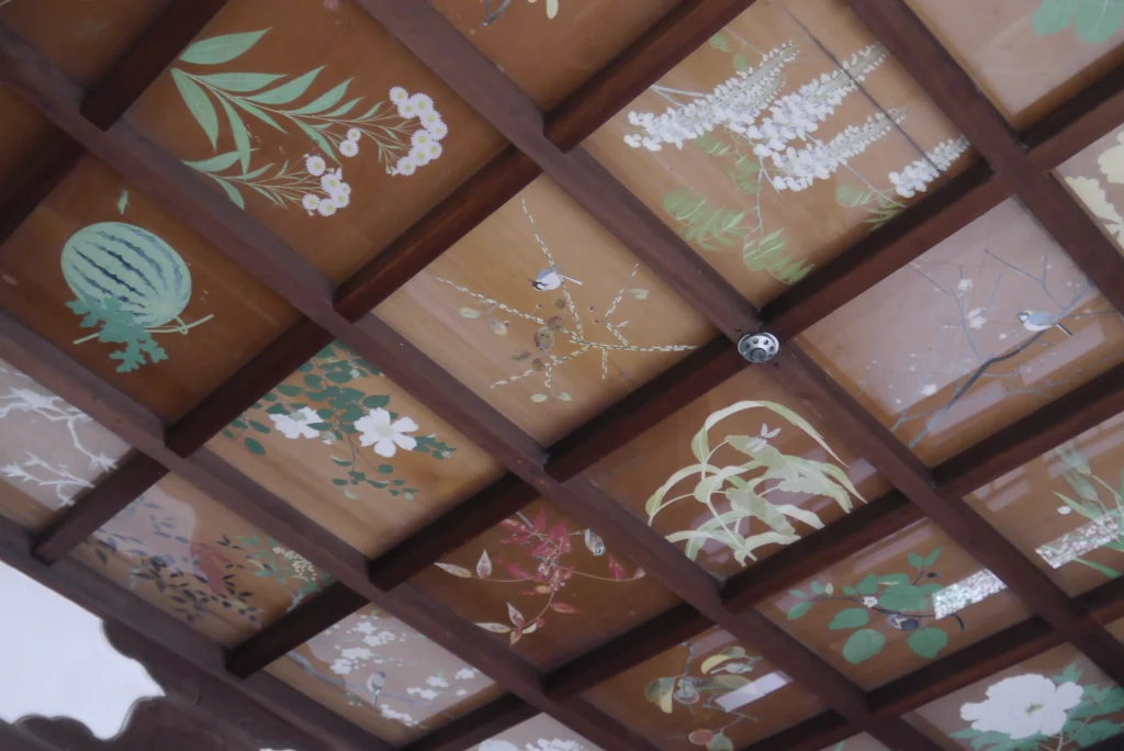 車折神社本殿の花天井