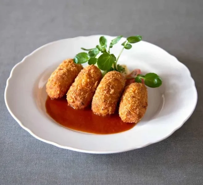 洋食クアトロ 元町店「クアトロコロッケ」