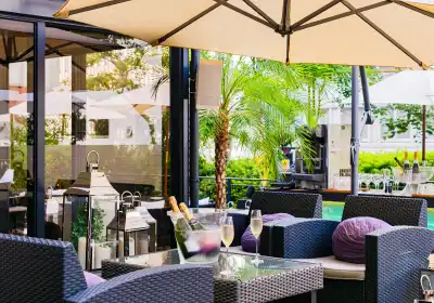 ルーフトップ神戸の店内