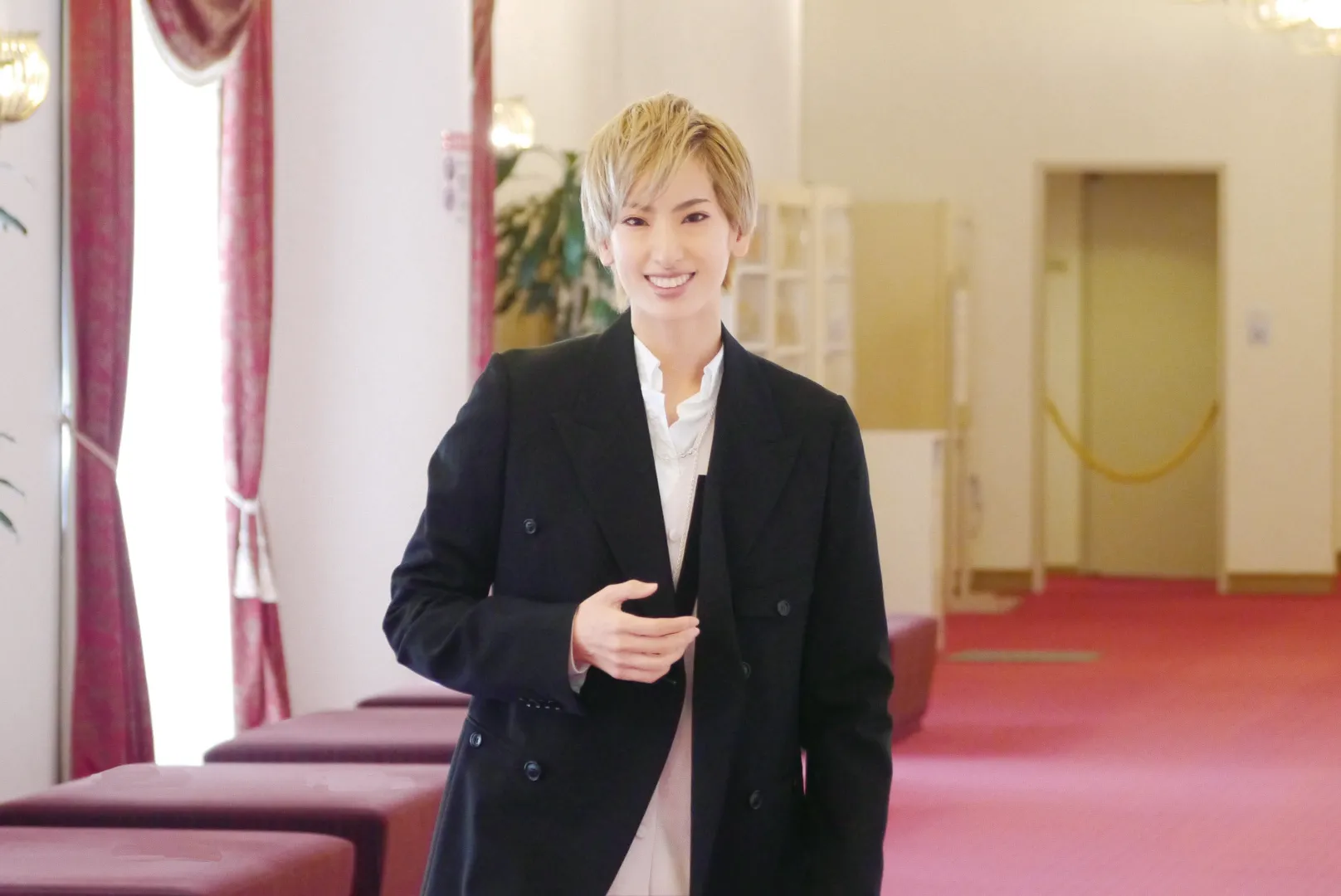 宝塚歌劇団・花組トップスター、柚香 光（ゆずかれい）さんインタビュー　宝塚歌劇を代表する名作の一つ　30年ぶりに宝塚大劇場にて再演