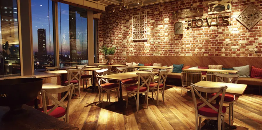 シンガポール・シーフード・リパブリック大丸梅田おしゃれな店内