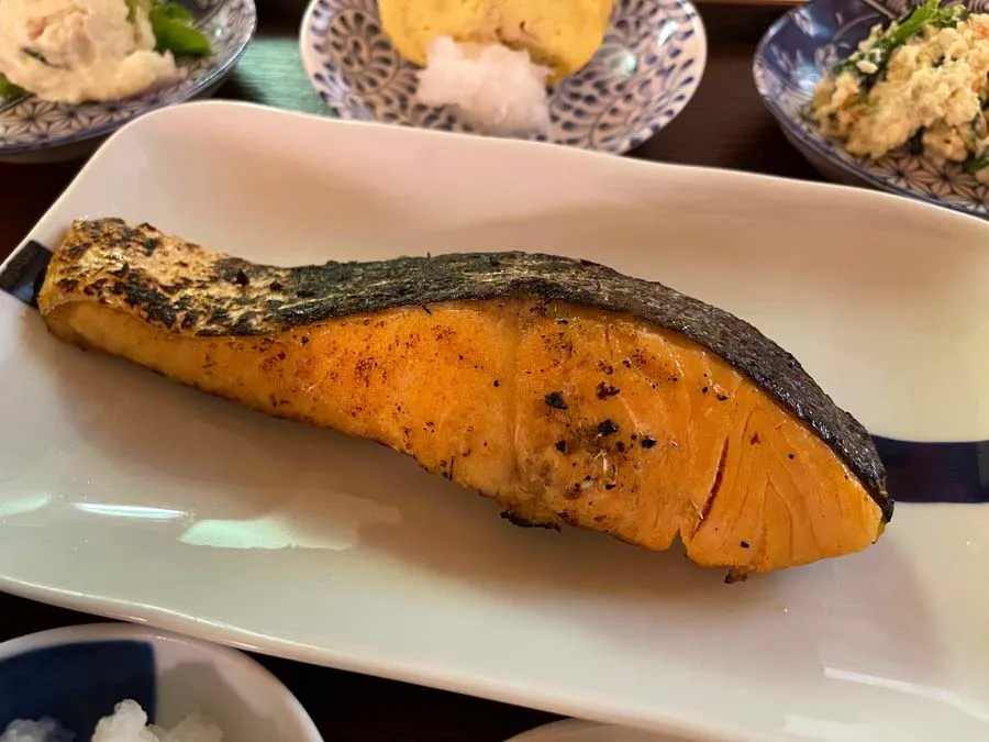 阪急三番街の梅田食堂の銀鮭の塩焼き定食