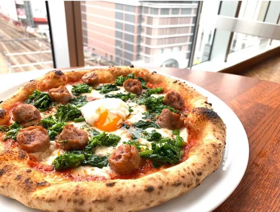 エキ ポンテベッキオ ア オオサカのピザ