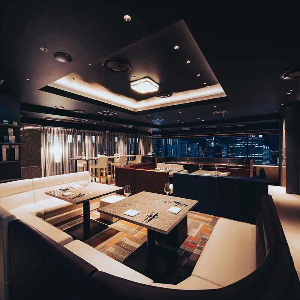 belladiningcafeの夜の店内