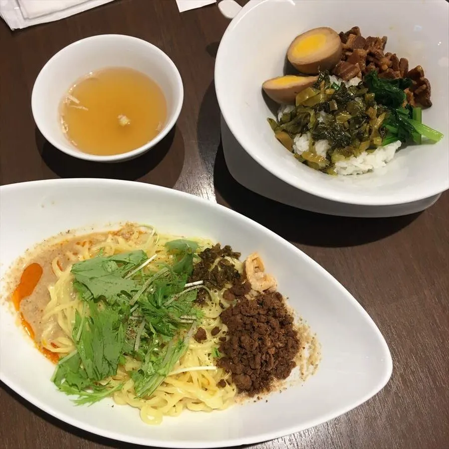 騒豆花（サオドウファ）ホワイティうめだ店の担々麵