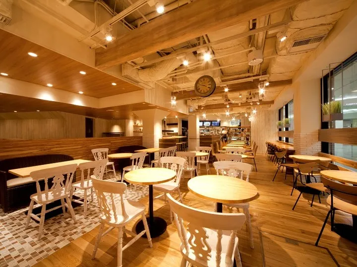 ベシャメルカフェ梅田内観