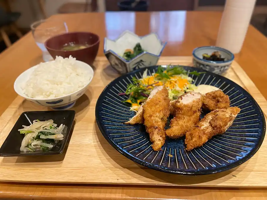 五月食堂のささみフライ定食ランチ