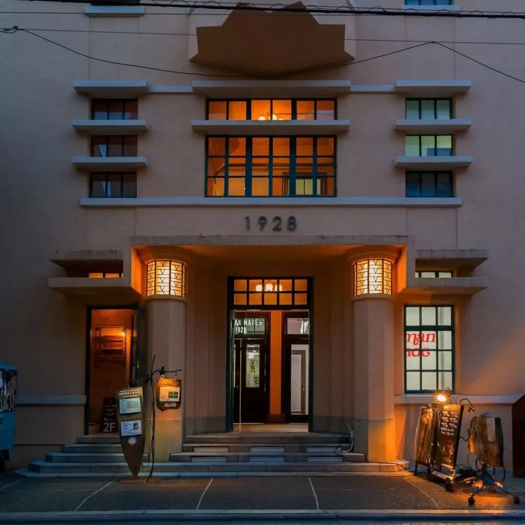 アンデパンダンが入るビル