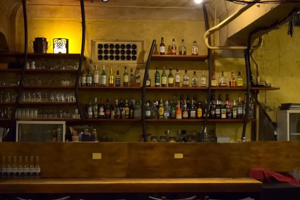 アンデパンダン店内