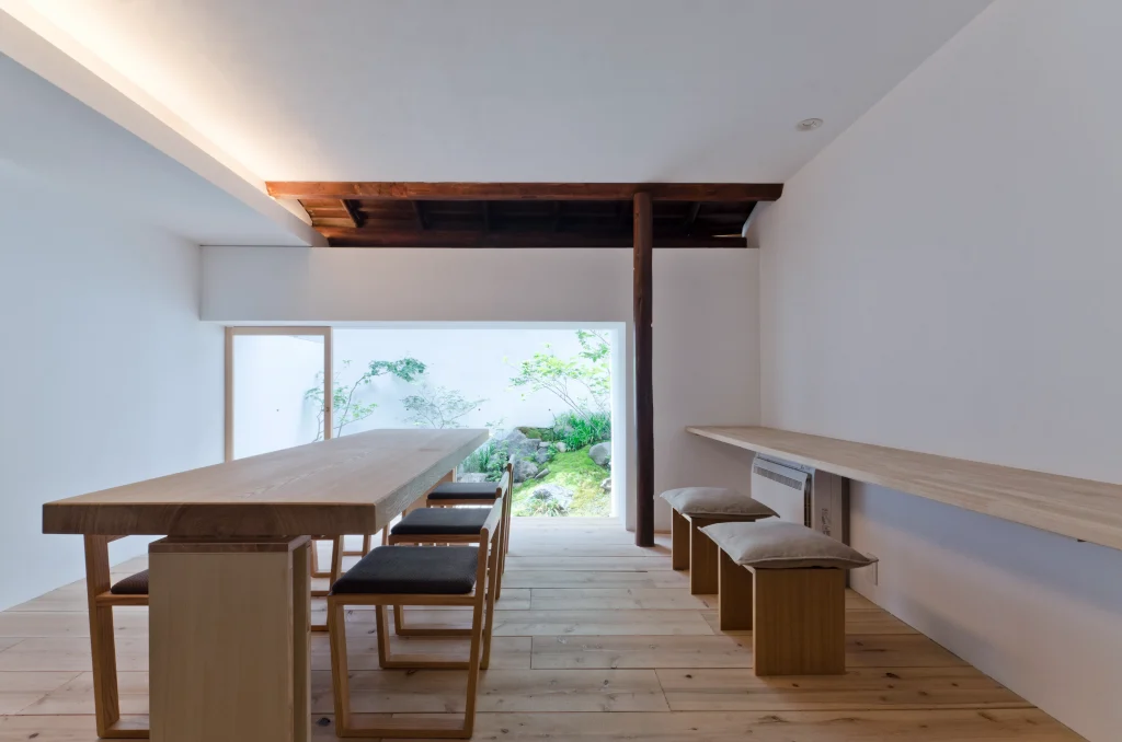 アウーム 烏丸本店　内観