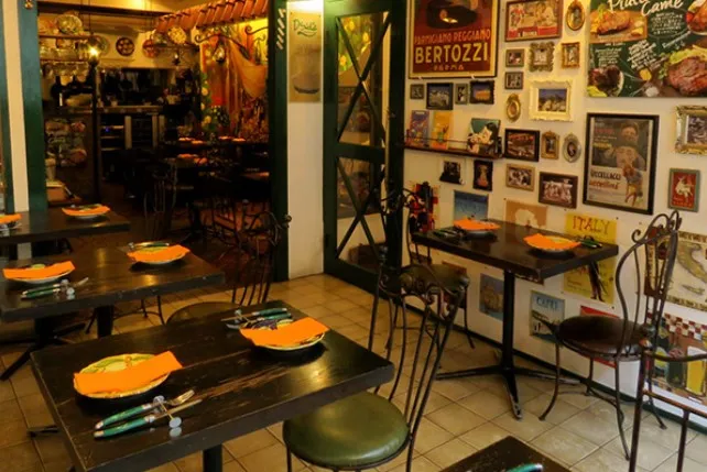 ダニエルズ本店　内観