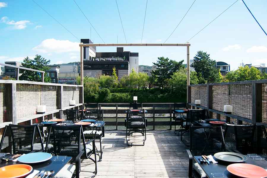 京都「川床」を朝食で楽しむ”アサユカモーニング”がスタート！9月末まで