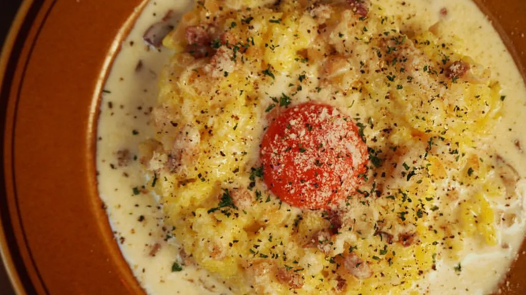 食堂プラグのカルボナーラライス