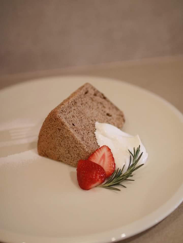 茶葉を使用したコバチチャイのシフォンケーキ