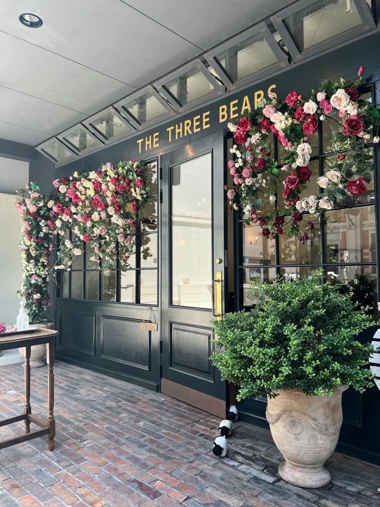 ザスリーベアーズ外観