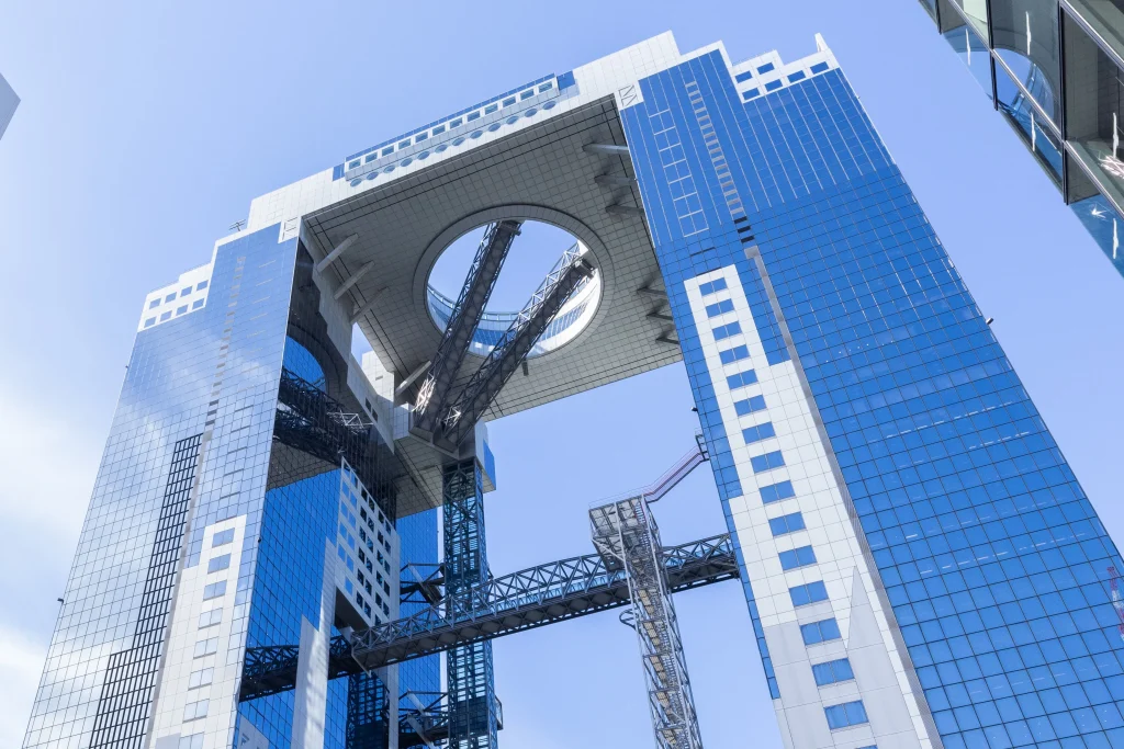 梅田スカイビル外観アップ