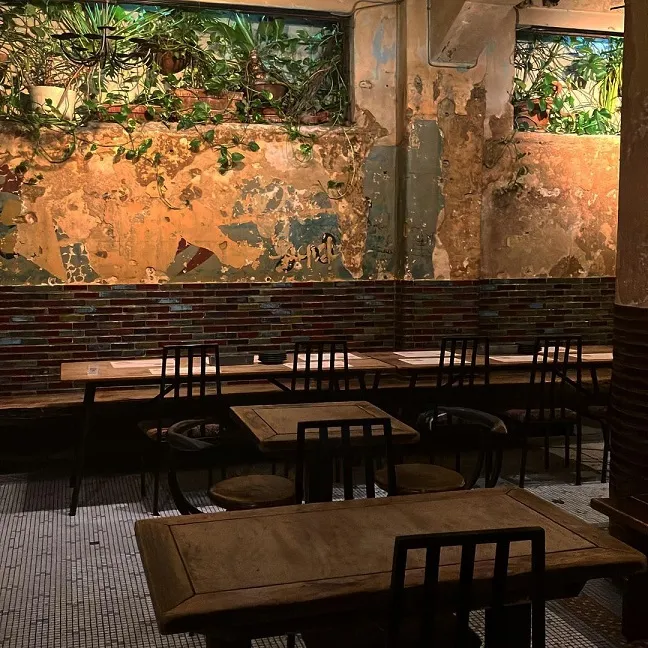 アンデパンダンの内観