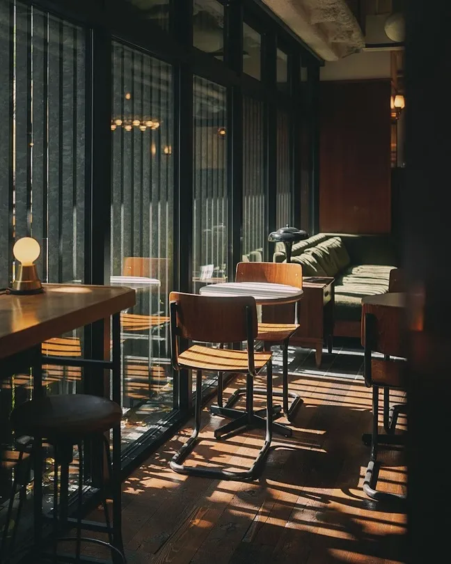 スクールバスカフェの内観