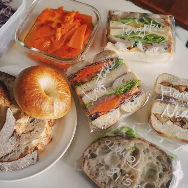 スクールバスカフェのテイクアウトサンドイッチ