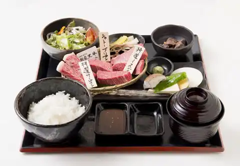 能勢黒牛の網み焼きランチ