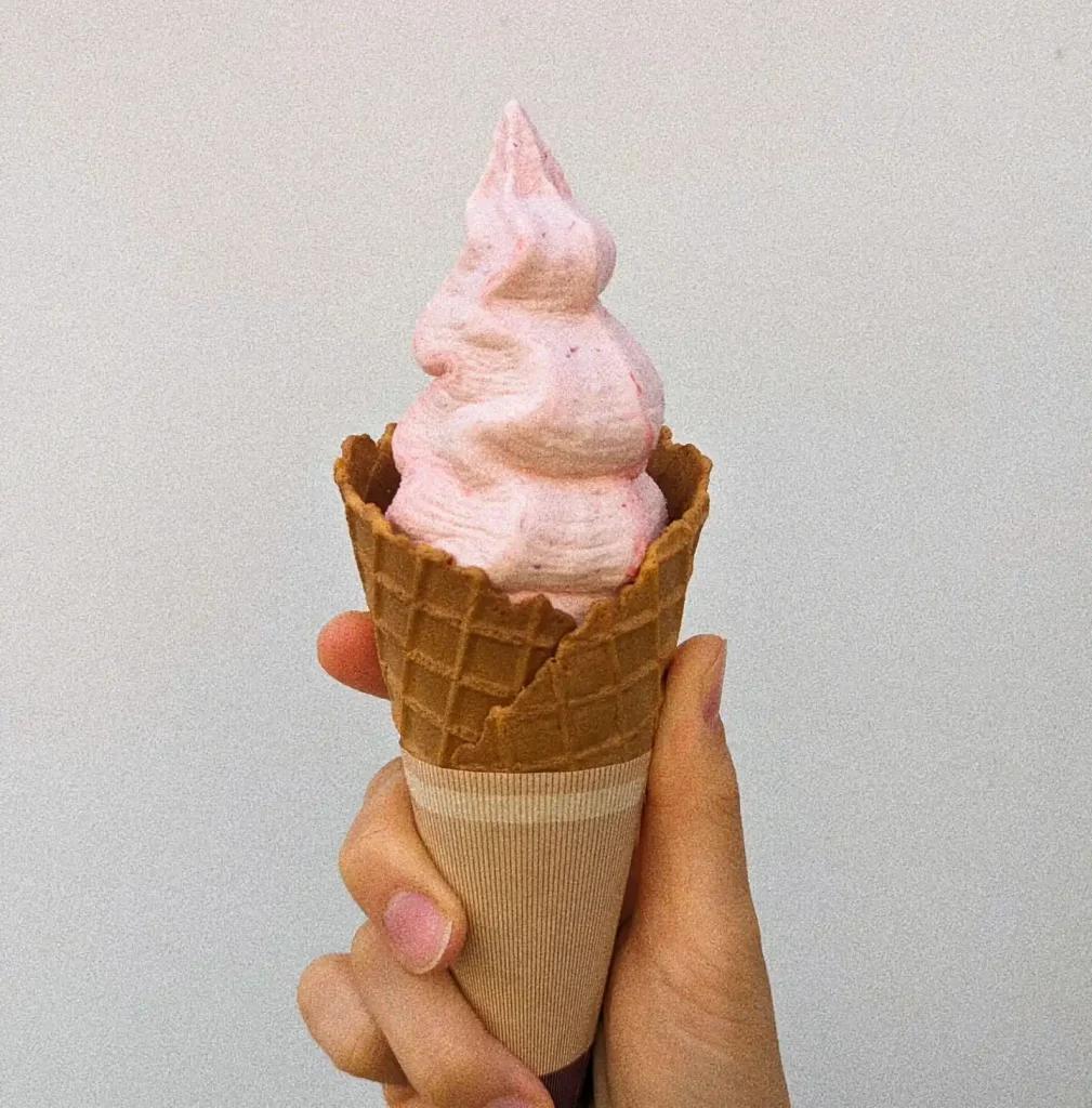 うわなり珈琲の神戸いちごソフトクリーム