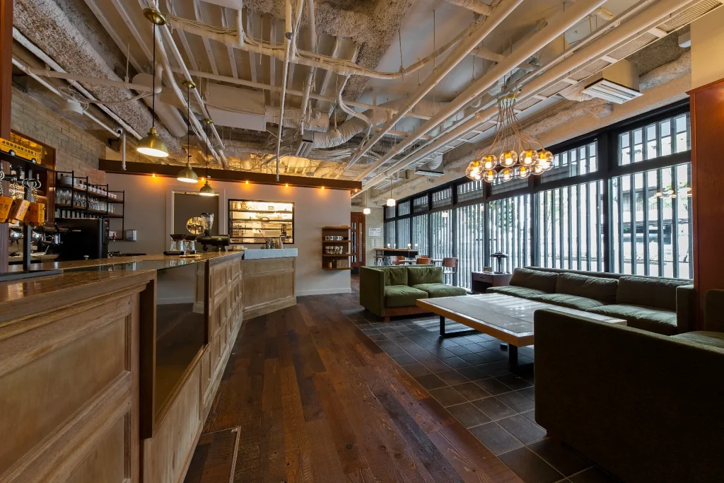 SCHOOL BUS COFFEE BAKERS内観