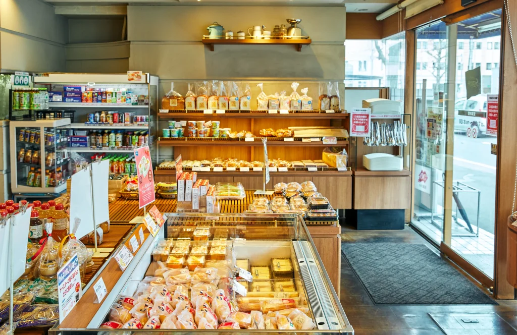 志津屋　本店内観