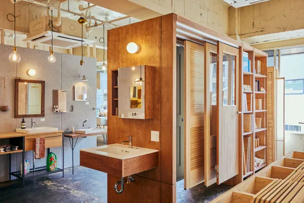 ツールボックス大阪店のドア展示