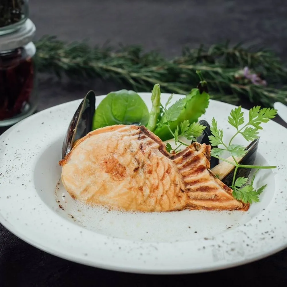 富小路信鮮魚のパイ包み たい焼き仕立て