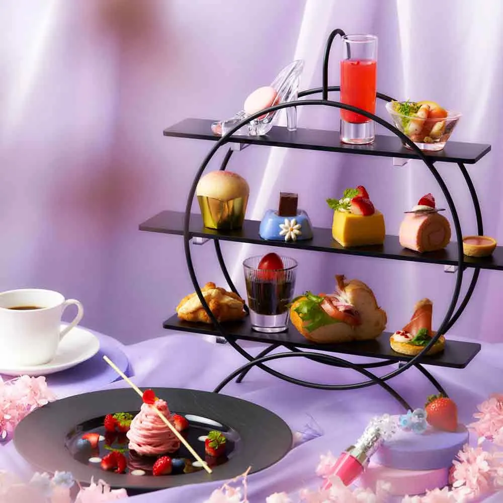 サラカフェのいちごアフタヌーンティー