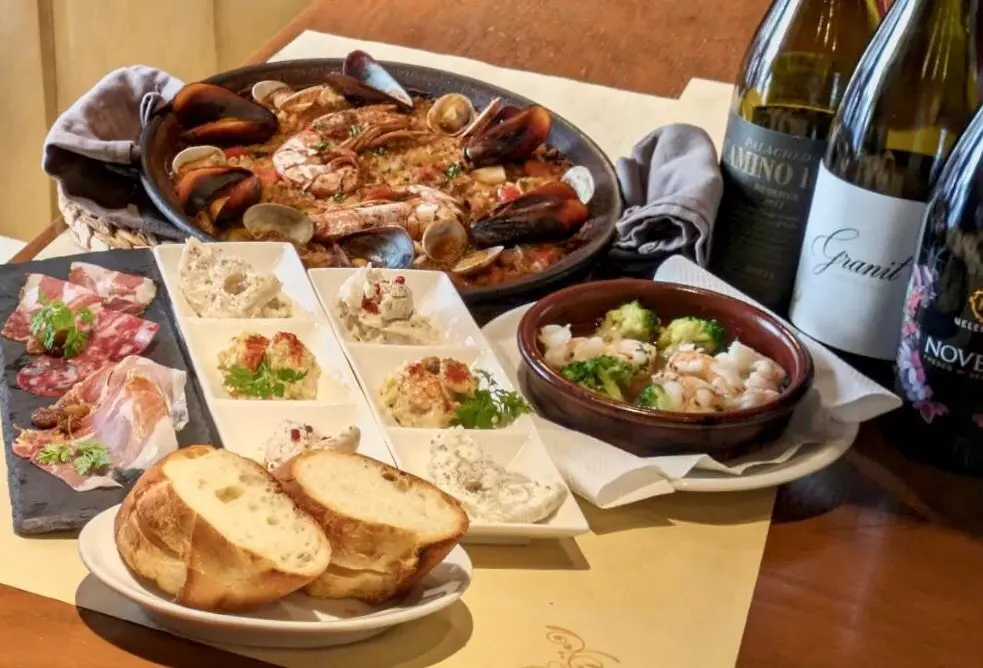 SAKAGURA BODEGA (ボデガ)のアベックランチパエジャ