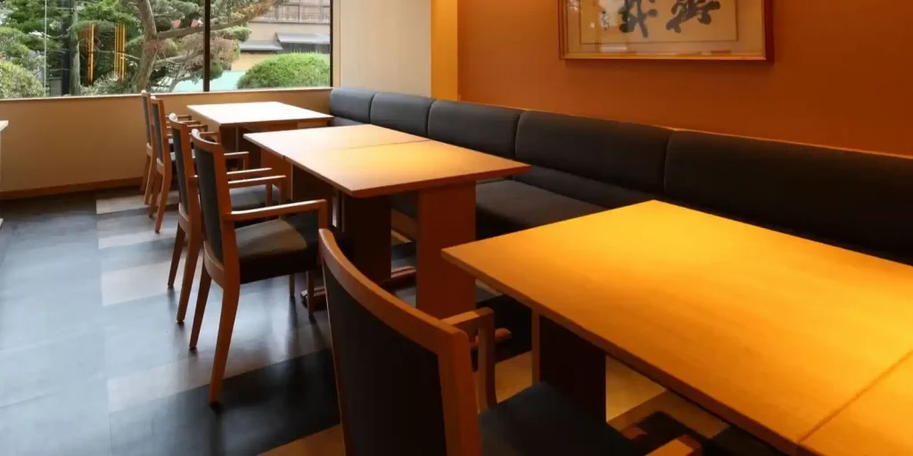 旬彩 猪名野の店内