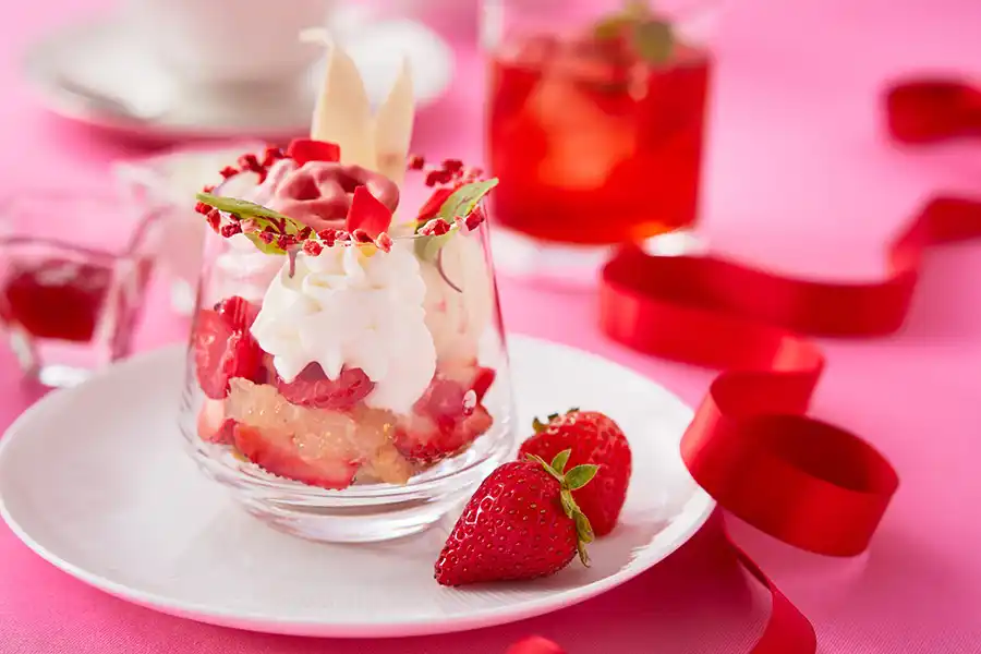 ホテル日航大阪のいちごアフタヌーンティーのパフェ
