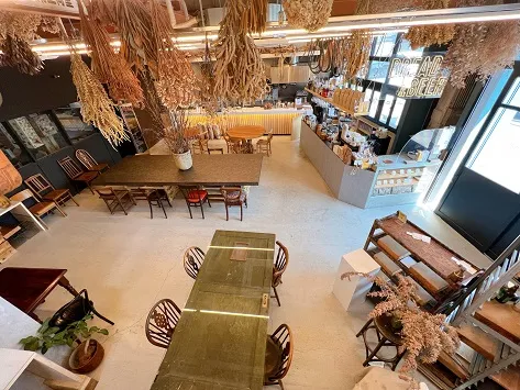 ノットマーケットプレイスの内観