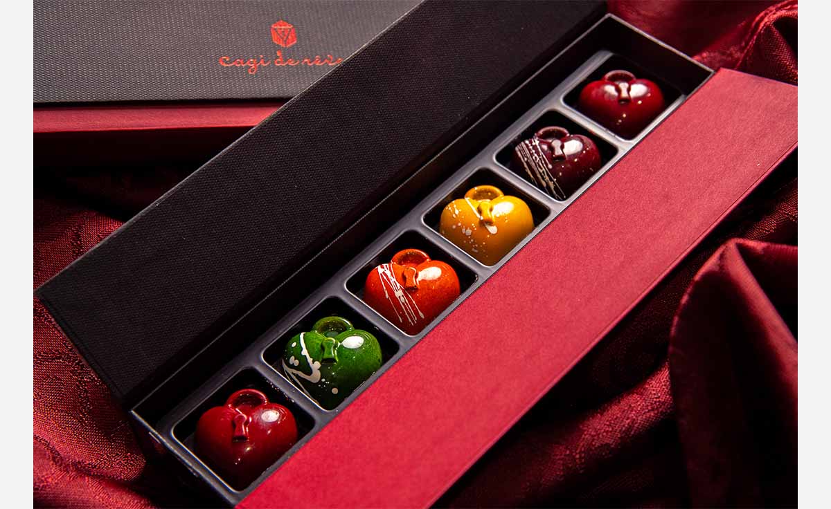 【梅田スカイビル】空中庭園でクリスマス限定アイテム登場！UHA味覚糖が手掛けるショコラトリーのボンボンショコラも