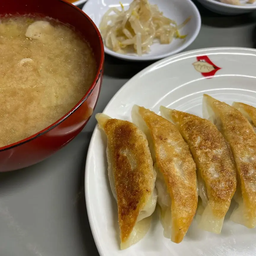夷川餃子なかじまの餃子はみそ汁にもあう!