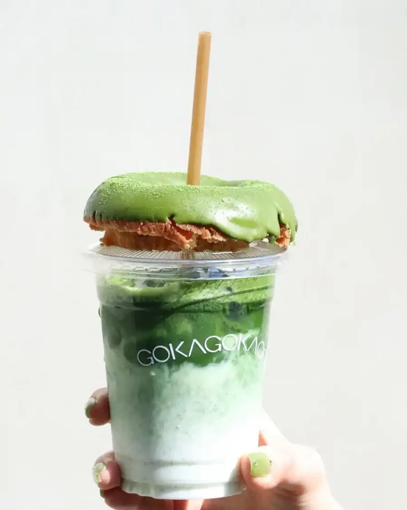 gokagokyotoの抹茶ラテとドーナツ