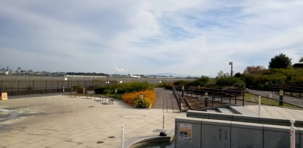 伊丹スカイパーク　中央エントランス