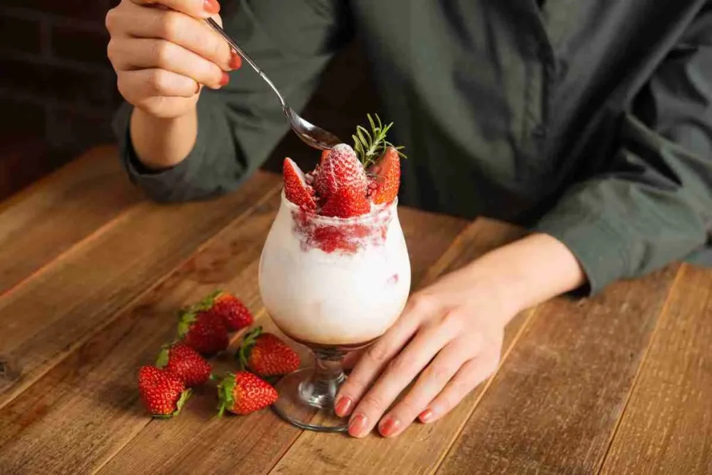 マザームーンカフェ いちごパフェMOCHA