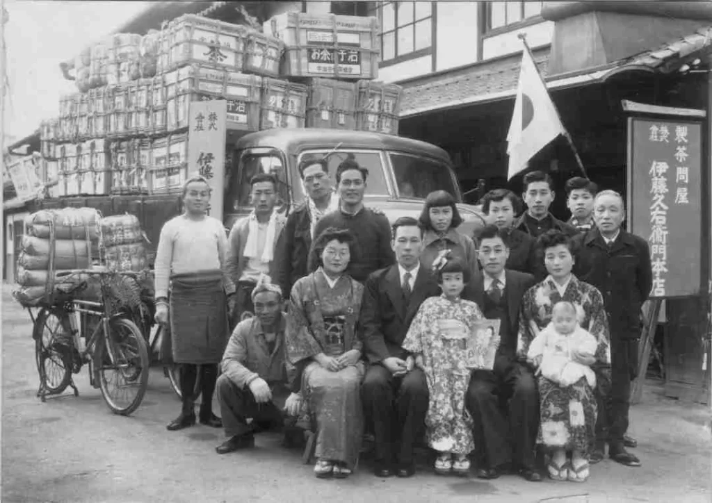 伊藤久右衛門 平等院店頭での初荷の写真